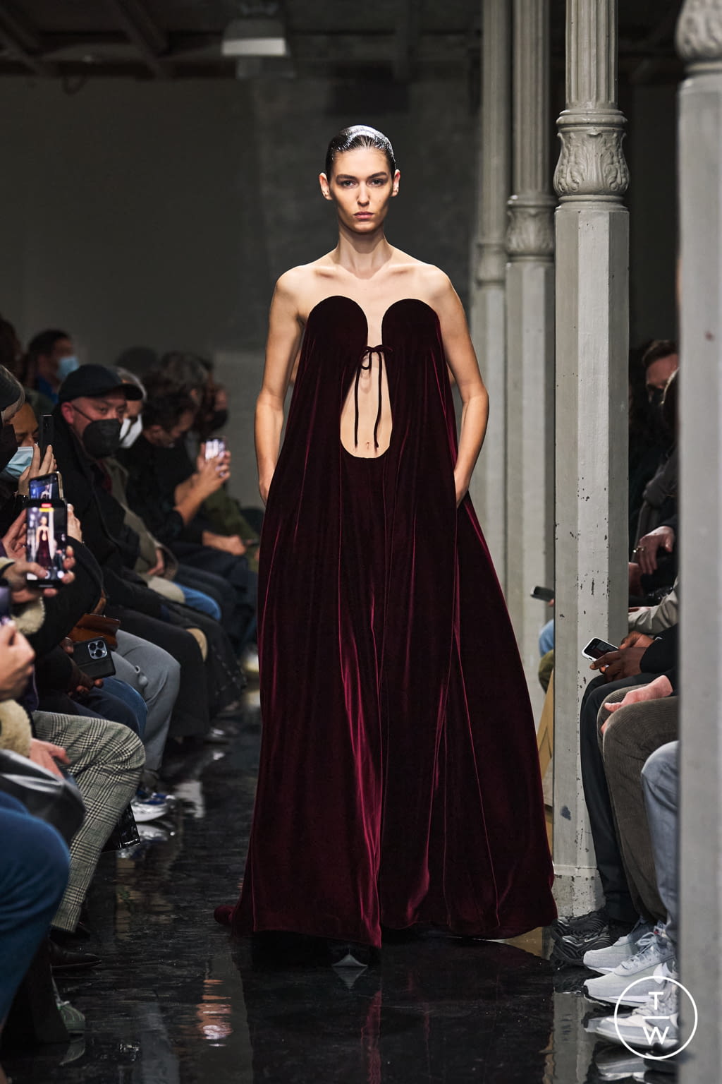 Fashion Week Paris Fall/Winter 2022 look 51 from the Alaïa collection 女装