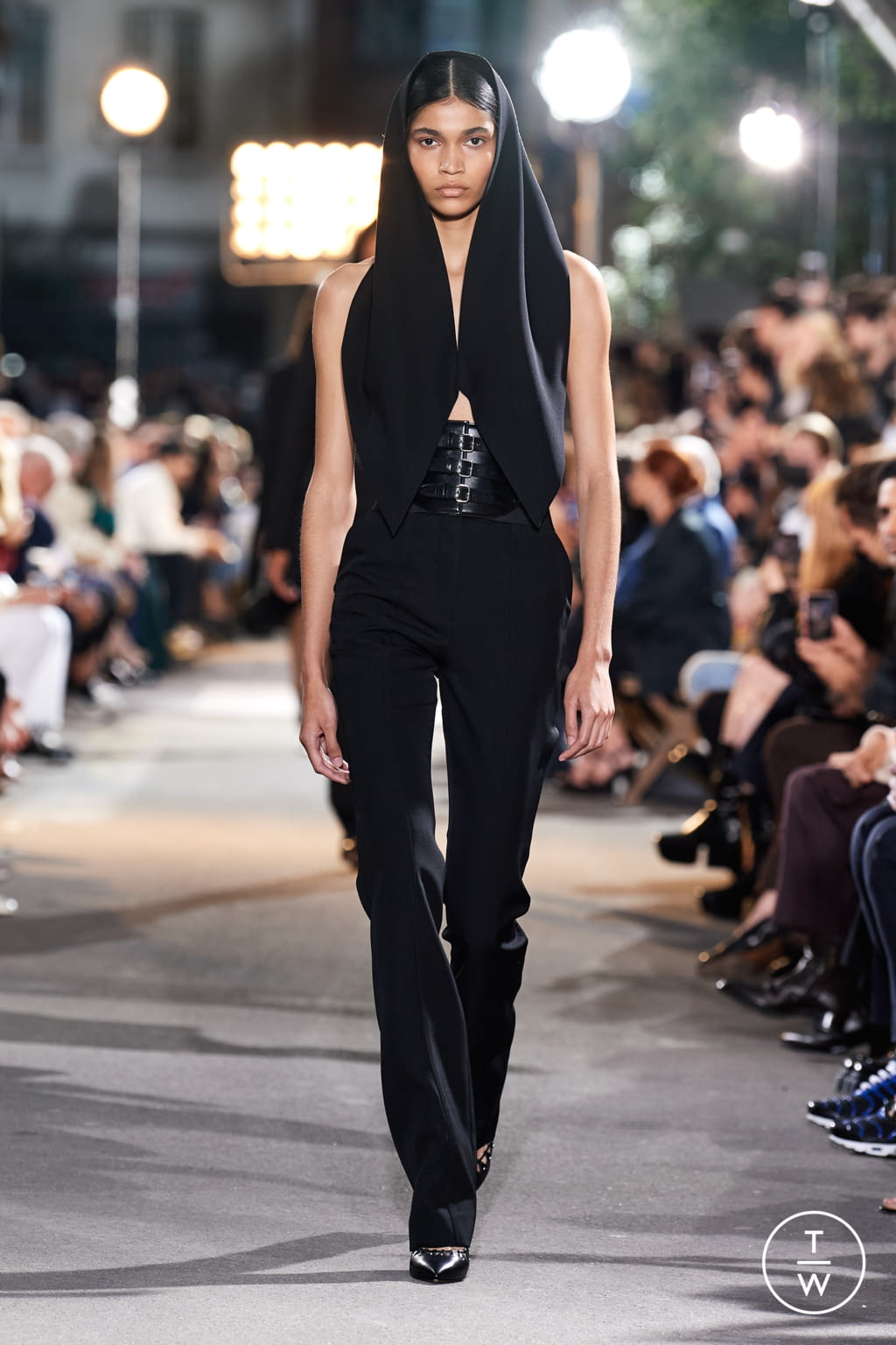 Fashion Week Paris Spring/Summer 2022 look 1 from the Alaïa collection womenswear