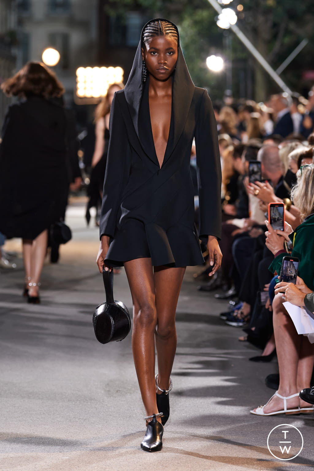 Fashion Week Paris Spring/Summer 2022 look 4 from the Alaïa collection womenswear