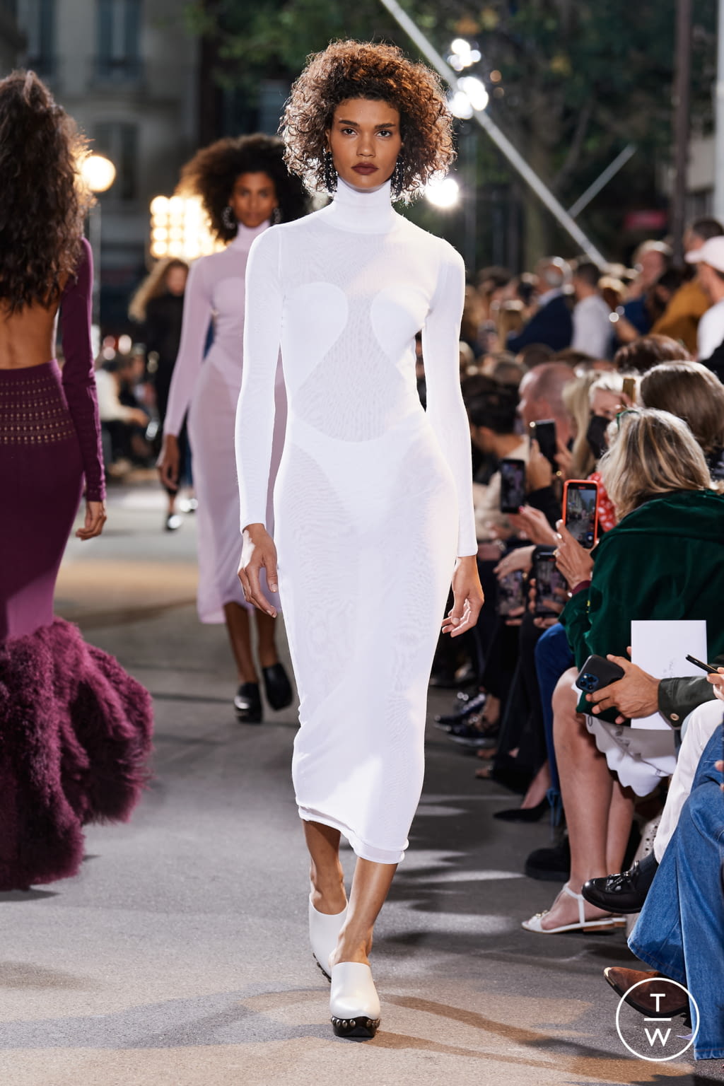 Fashion Week Paris Spring/Summer 2022 look 16 from the Alaïa collection womenswear