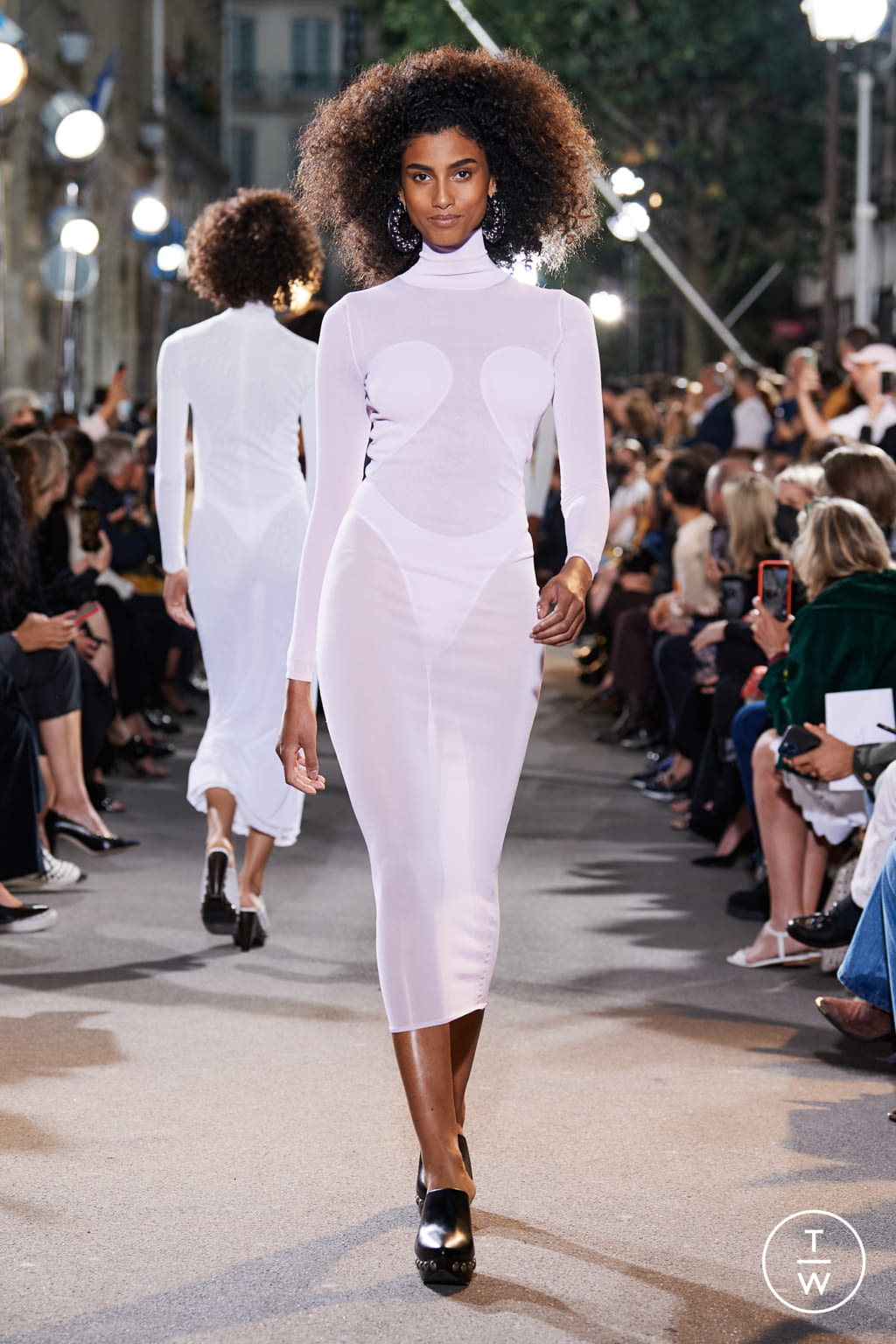 Fashion Week Paris Spring/Summer 2022 look 17 from the Alaïa collection womenswear