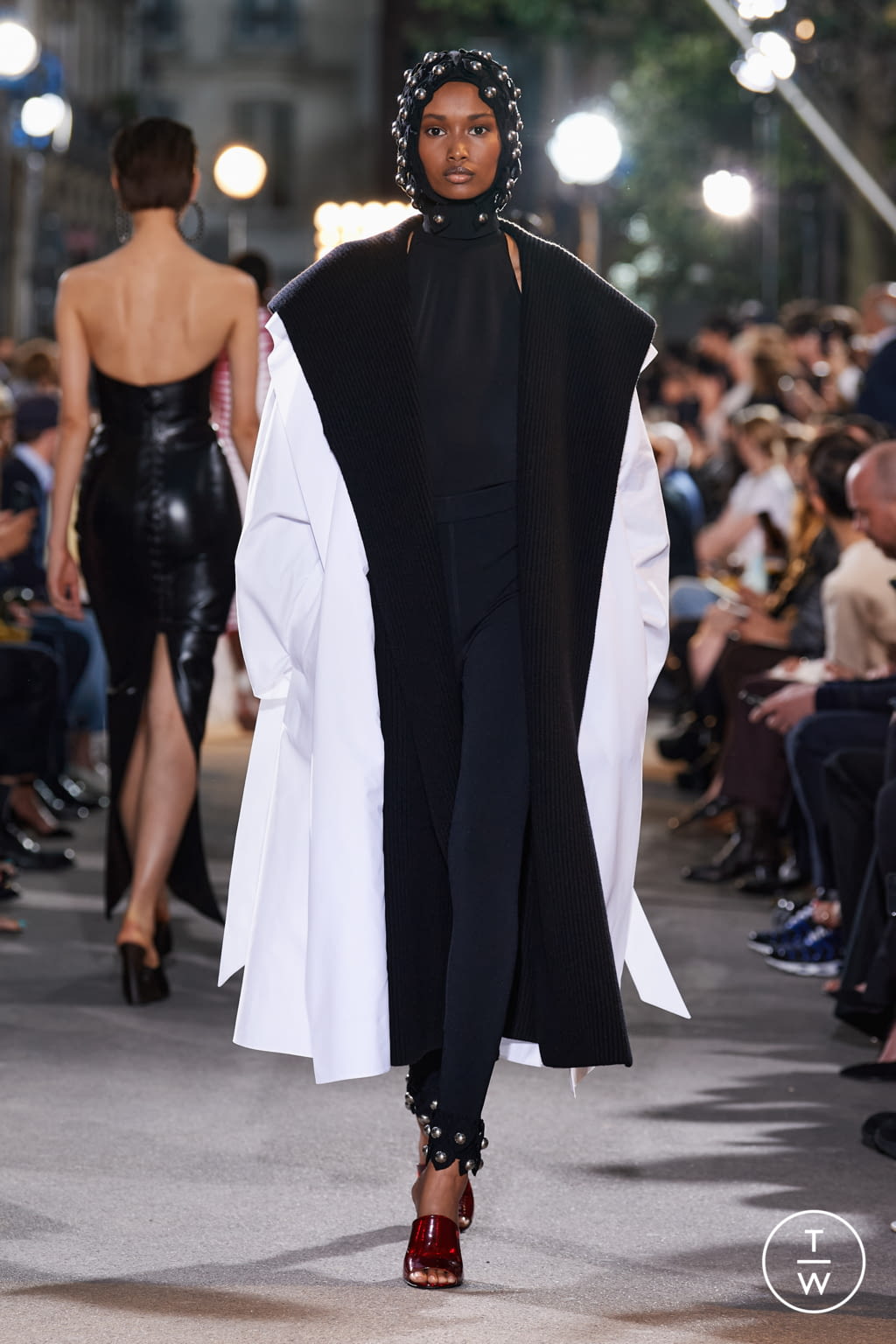 Fashion Week Paris Spring/Summer 2022 look 26 from the Alaïa collection womenswear