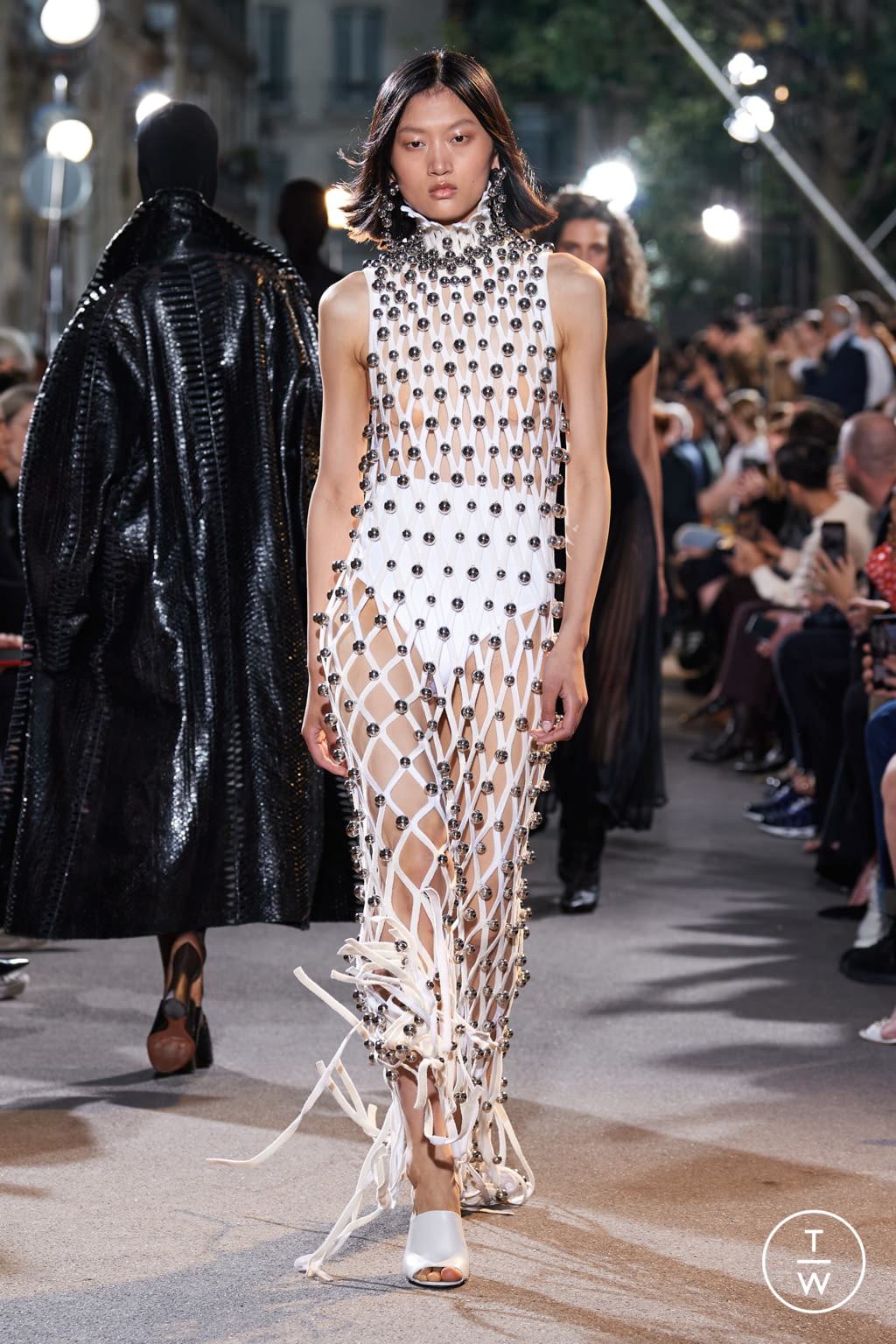 Fashion Week Paris Spring/Summer 2022 look 32 from the Alaïa collection 女装
