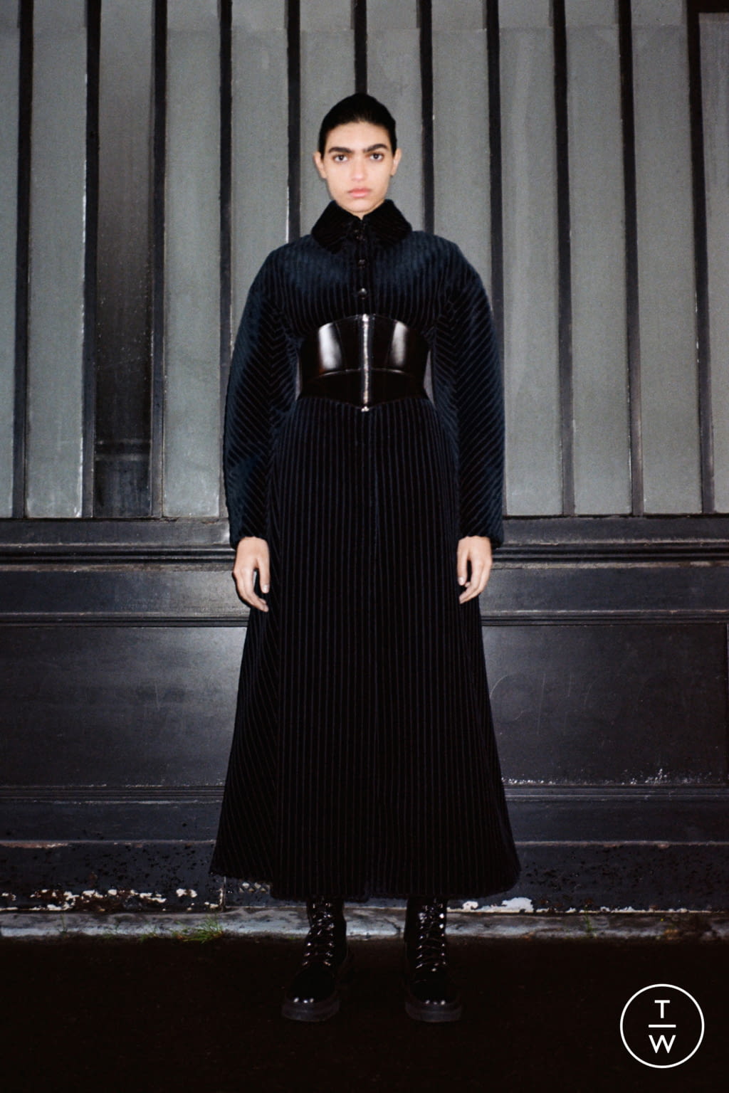 Fashion Week Paris Fall/Winter 2021 look 17 from the Alaïa collection womenswear