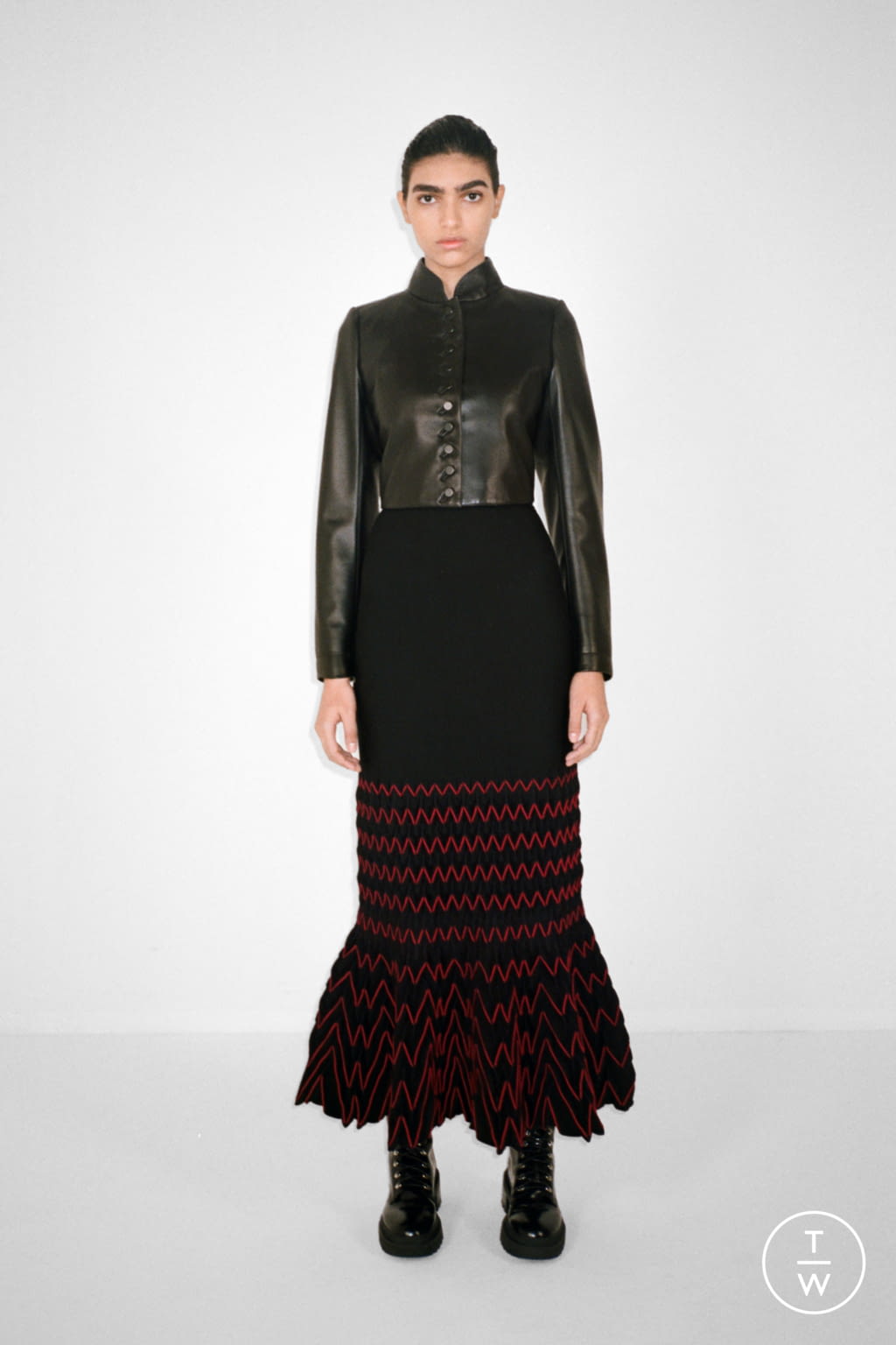Fashion Week Paris Fall/Winter 2021 look 26 from the Alaïa collection womenswear