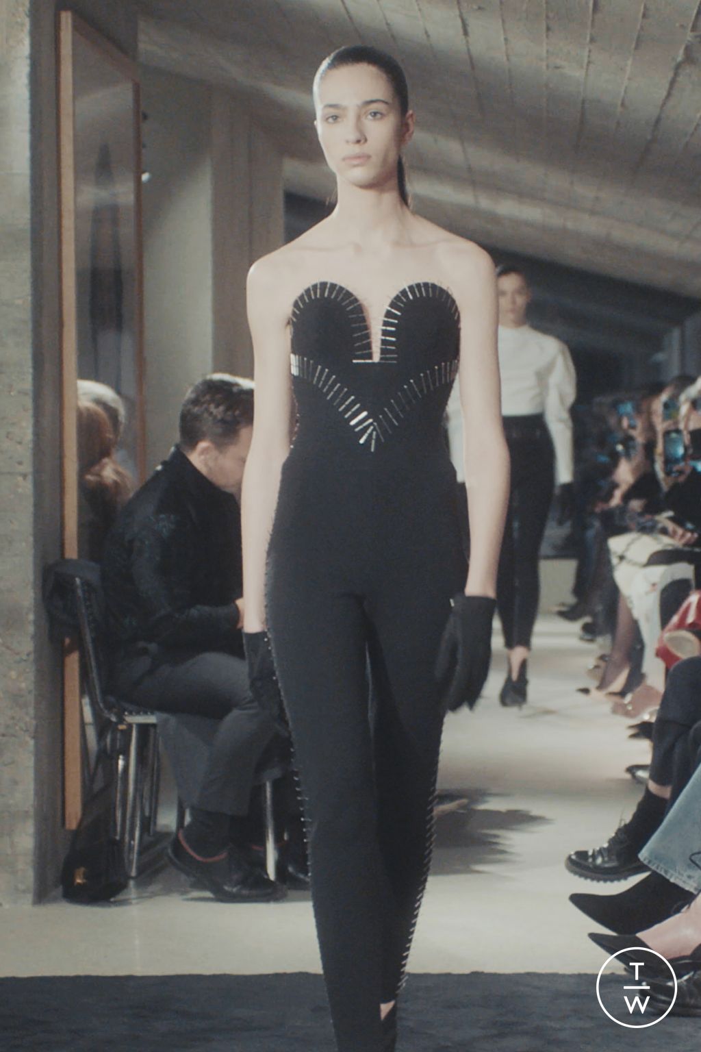 Fashion Week Paris Fall/Winter 2023 look 3 from the Alaïa collection 女装