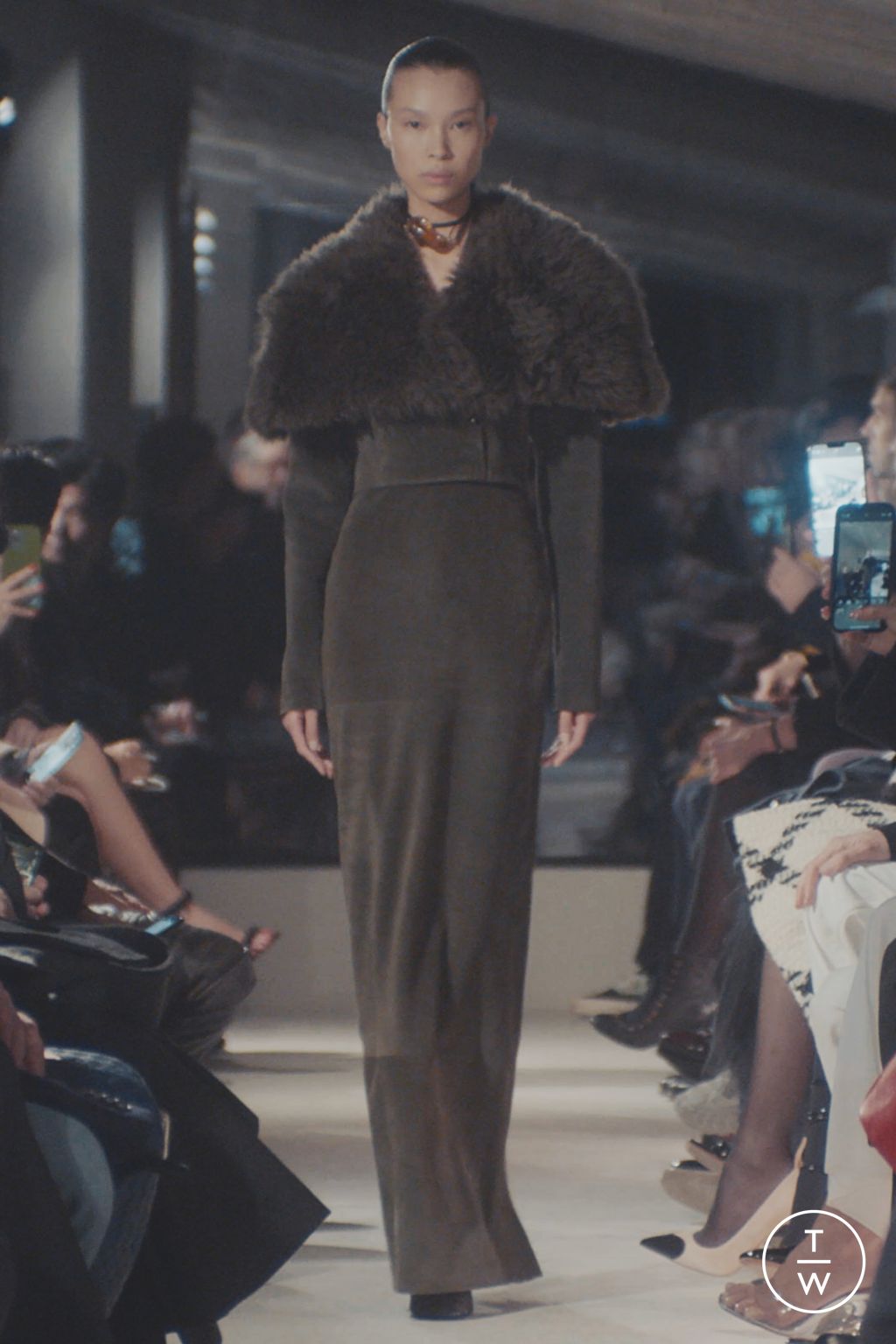 Fashion Week Paris Fall/Winter 2023 look 17 de la collection Alaïa womenswear