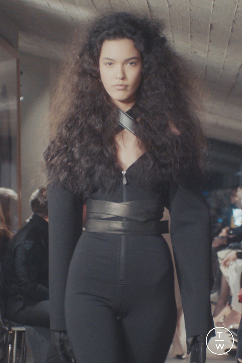 Fashion Week Paris Fall/Winter 2023 look 24 from the Alaïa collection 女装