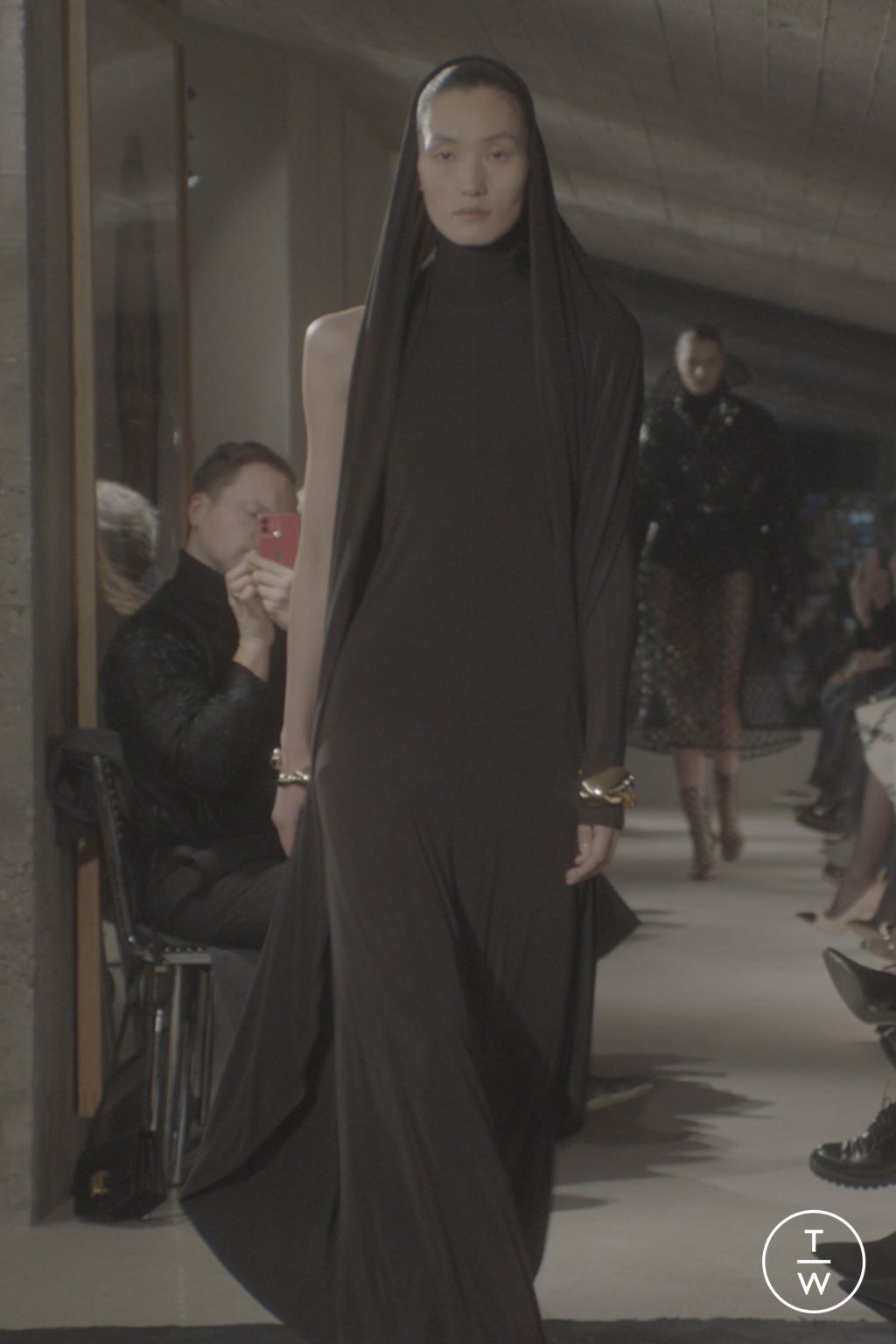 Fashion Week Paris Fall/Winter 2023 look 40 from the Alaïa collection womenswear