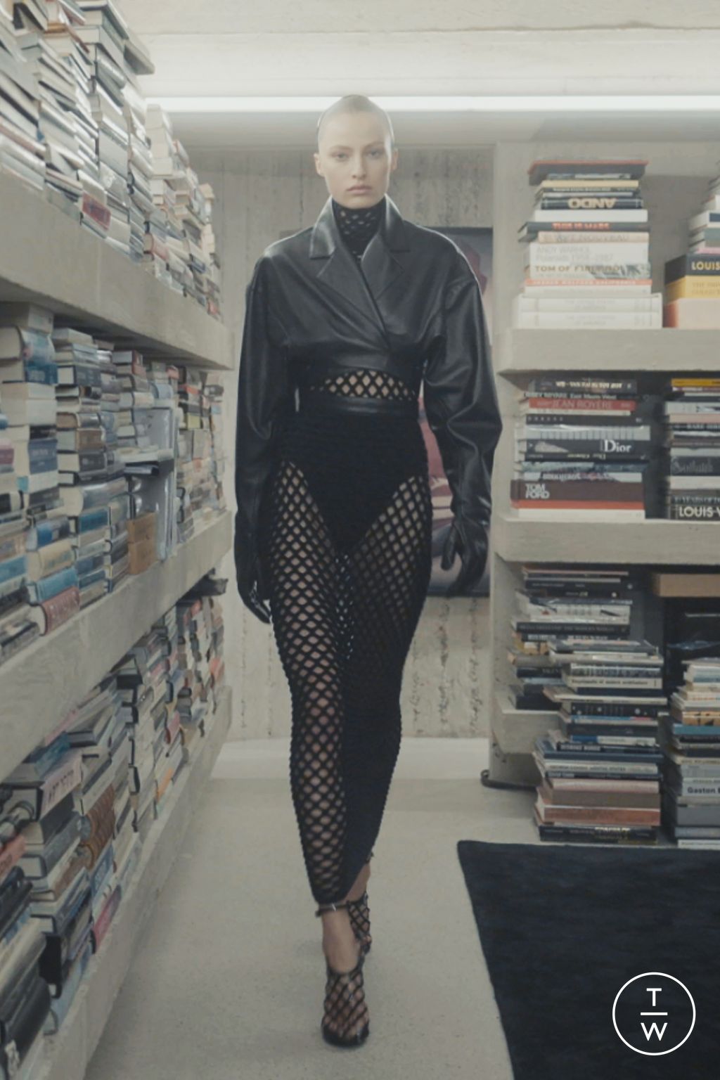 Fashion Week Paris Fall/Winter 2023 look 42 from the Alaïa collection 女装