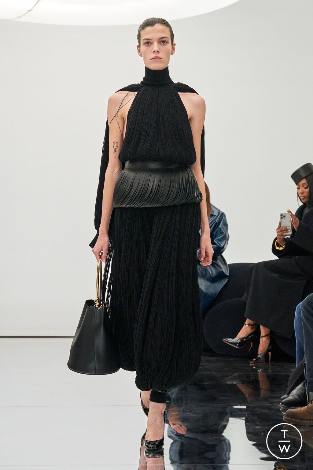 Fashion Week Paris Fall/Winter 2024 look 3 from the Alaïa collection womenswear