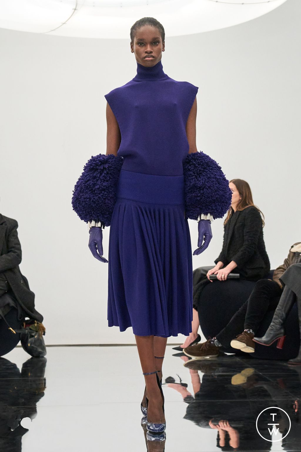 Fashion Week Paris Fall/Winter 2024 look 6 from the Alaïa collection womenswear