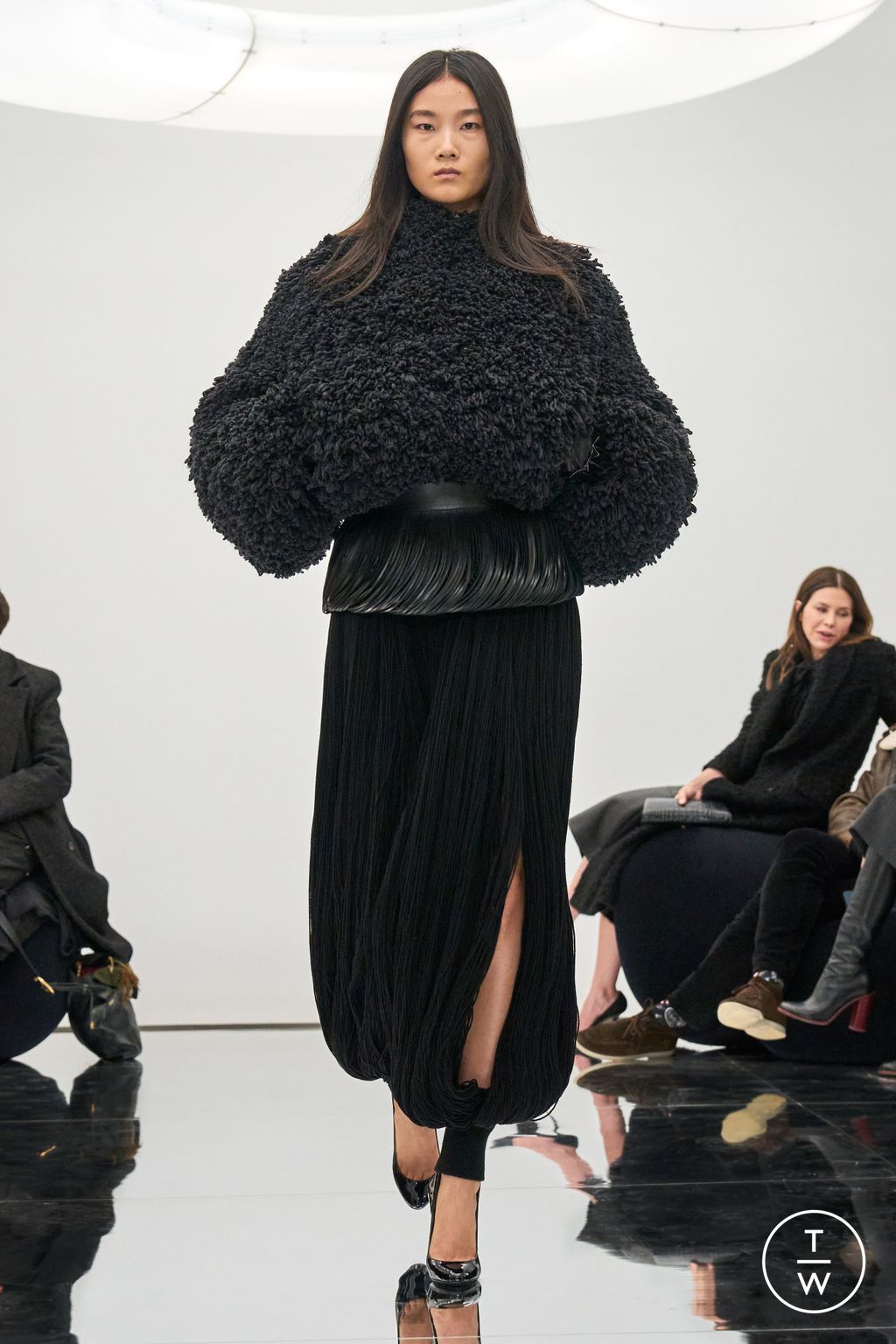 Fashion Week Paris Fall/Winter 2024 look 9 from the Alaïa collection 女装