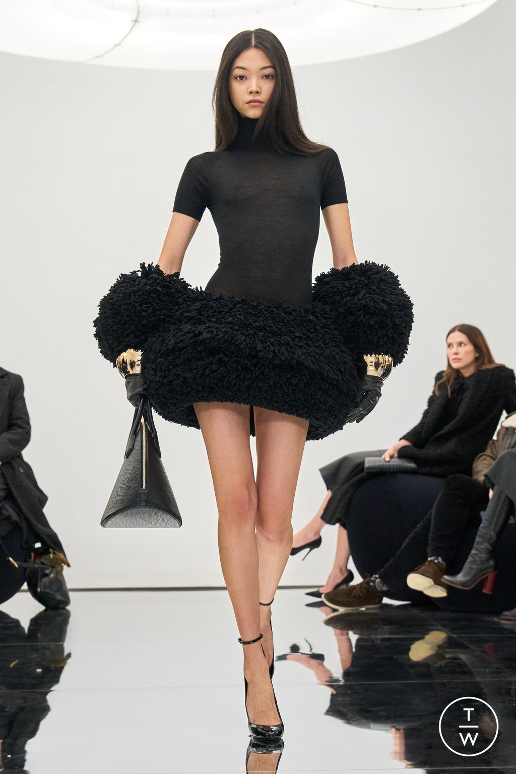 Fashion Week Paris Fall/Winter 2024 look 10 from the Alaïa collection 女装
