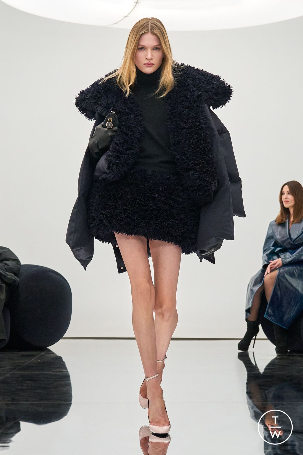 Fashion Week Paris Fall/Winter 2024 look 12 de la collection Alaïa womenswear