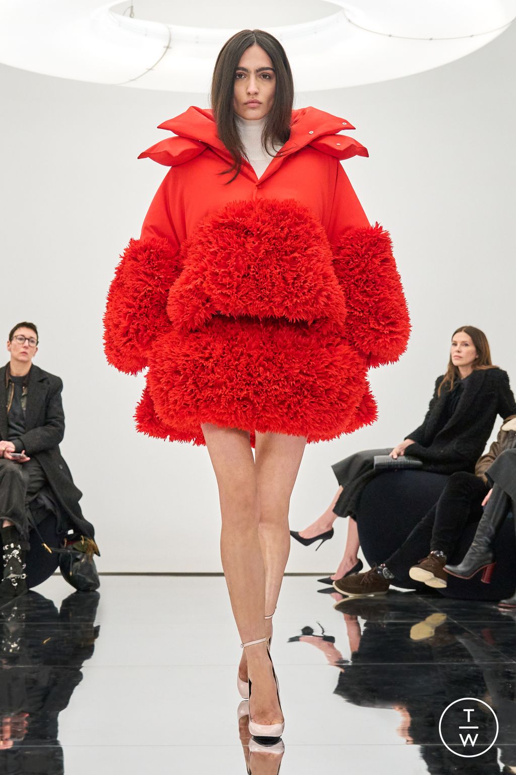 Fashion Week Paris Fall/Winter 2024 look 13 from the Alaïa collection womenswear