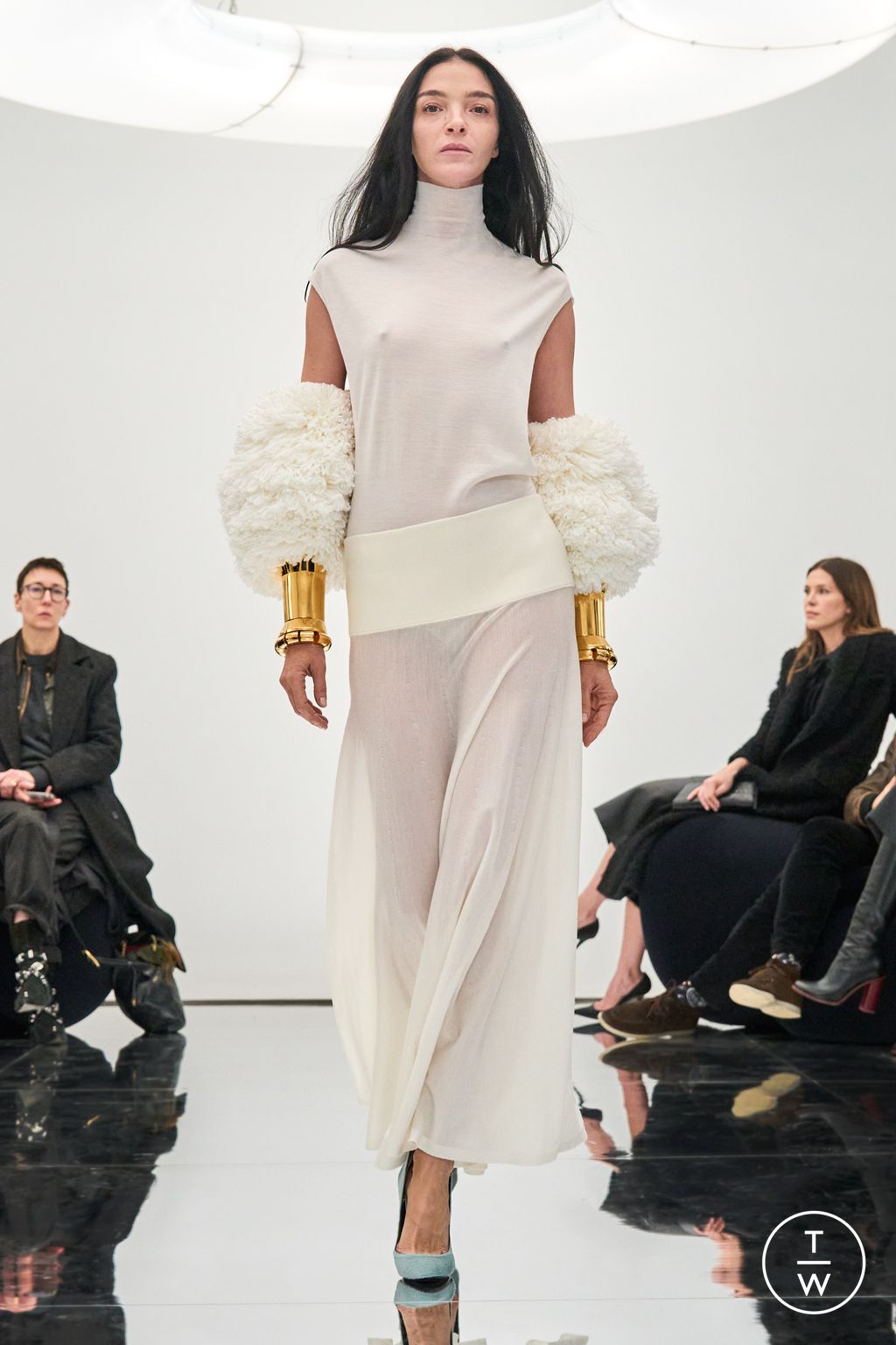 Fashion Week Paris Fall/Winter 2024 look 15 de la collection Alaïa womenswear