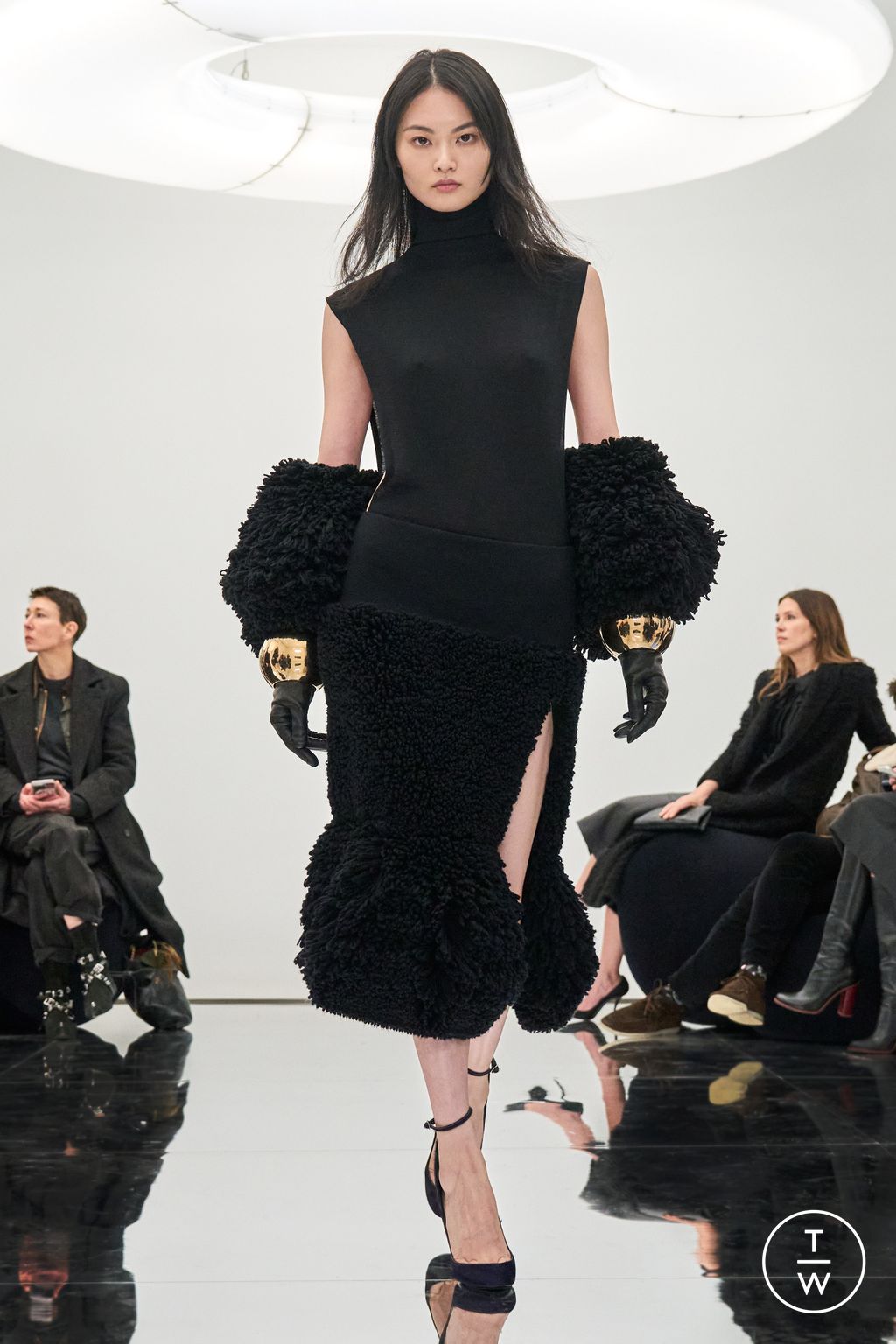 Fashion Week Paris Fall/Winter 2024 look 33 de la collection Alaïa womenswear