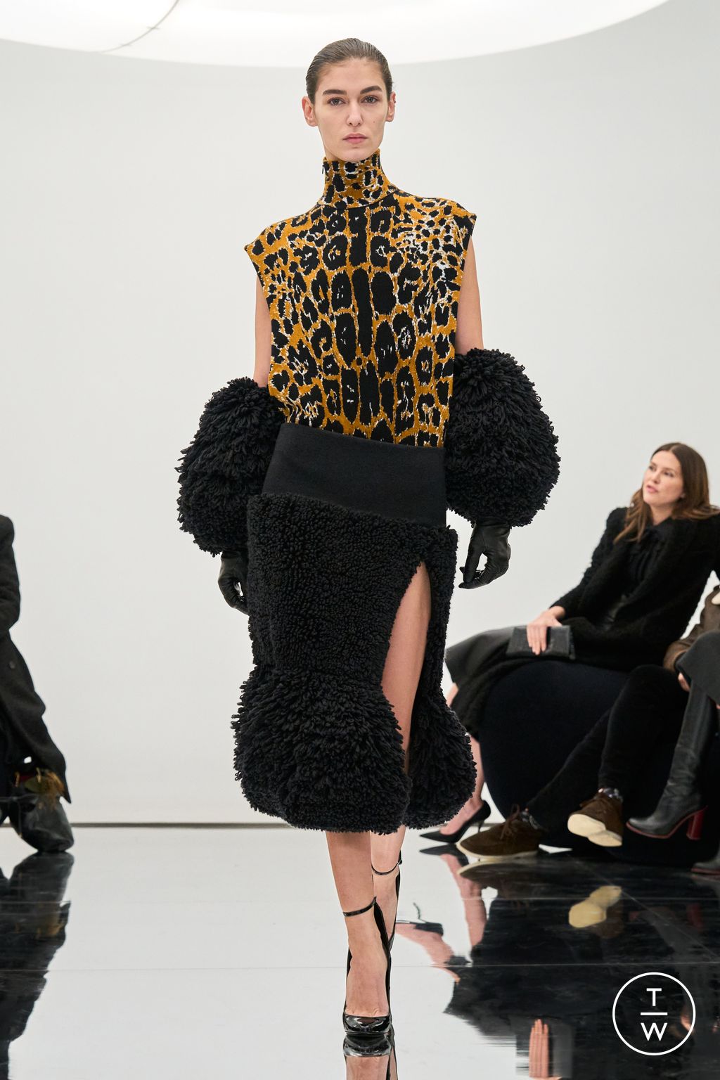 Fashion Week Paris Fall/Winter 2024 look 35 de la collection Alaïa womenswear