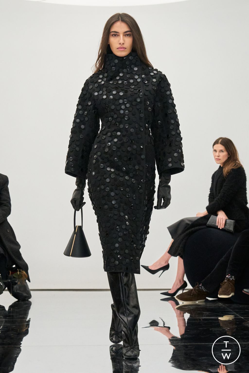Fashion Week Paris Fall/Winter 2024 look 37 from the Alaïa collection womenswear