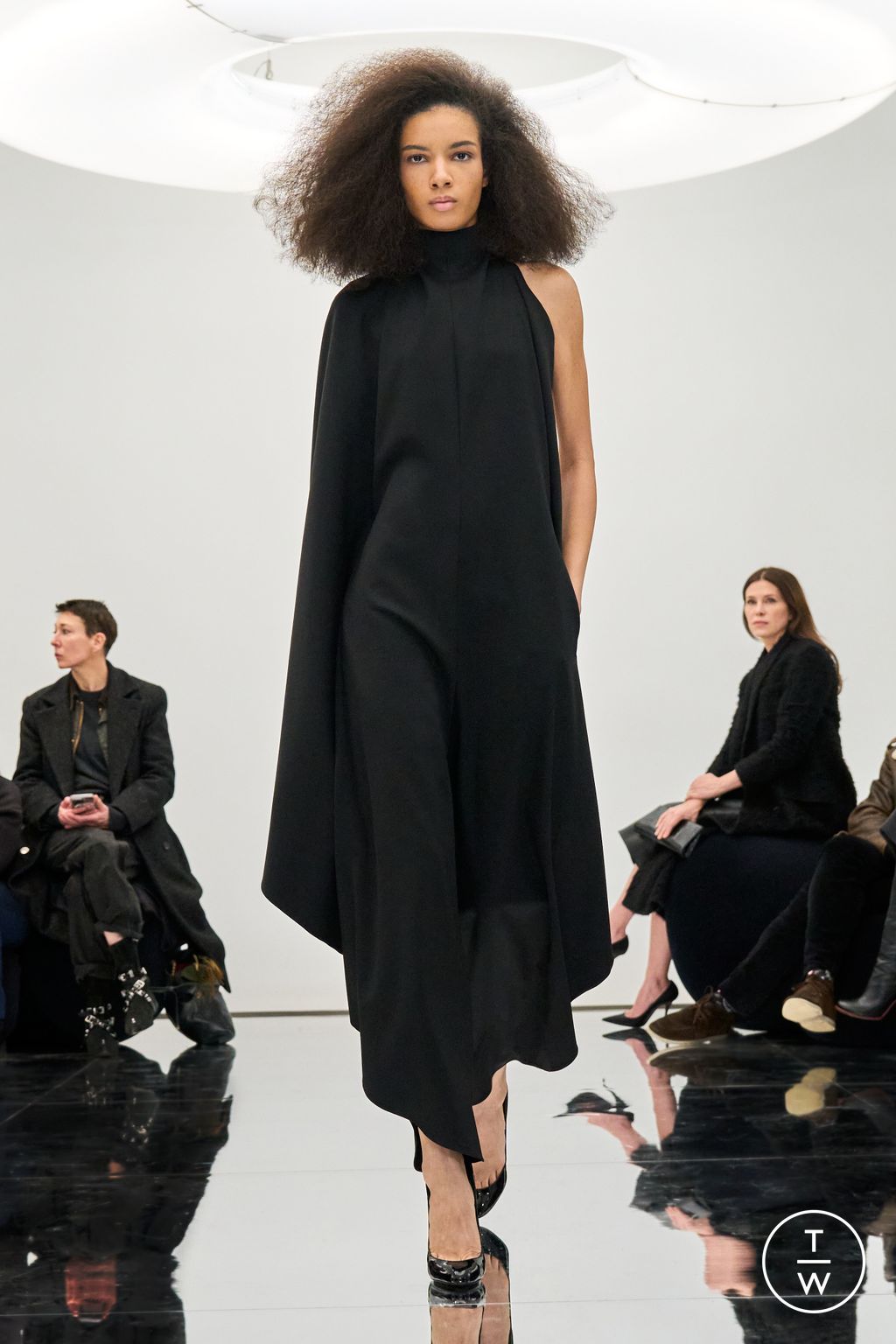 Fashion Week Paris Fall/Winter 2024 look 41 de la collection Alaïa womenswear