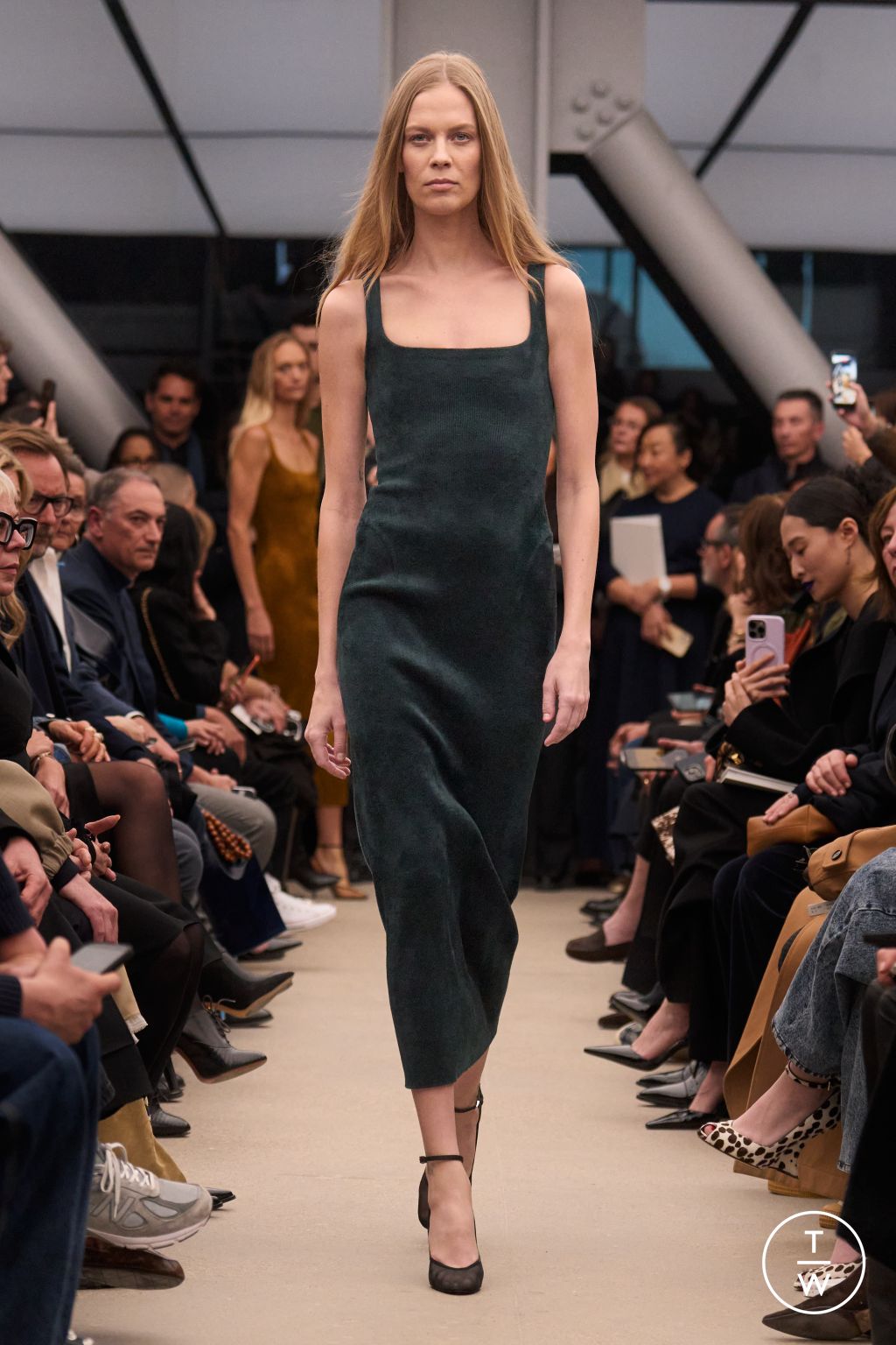 Fashion Week Paris Fall/Winter 2026 look 16 de la collection Alaïa womenswear