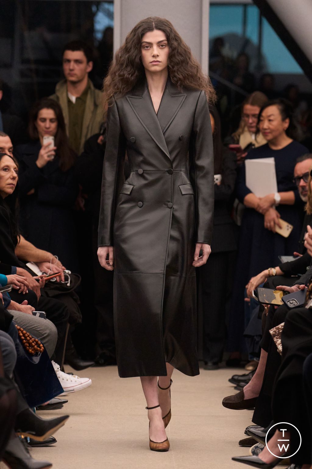 Fashion Week Paris Fall/Winter 2026 look 18 from the Alaïa collection 女装