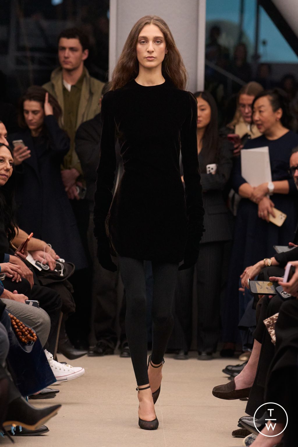 Fashion Week Paris Fall/Winter 2026 look 19 from the Alaïa collection womenswear