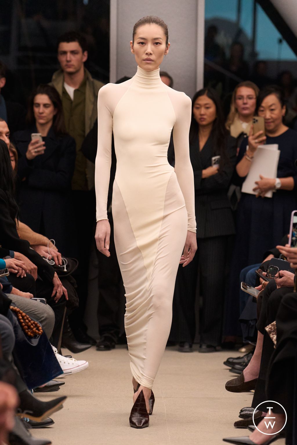 Fashion Week Paris Fall/Winter 2026 look 28 de la collection Alaïa womenswear