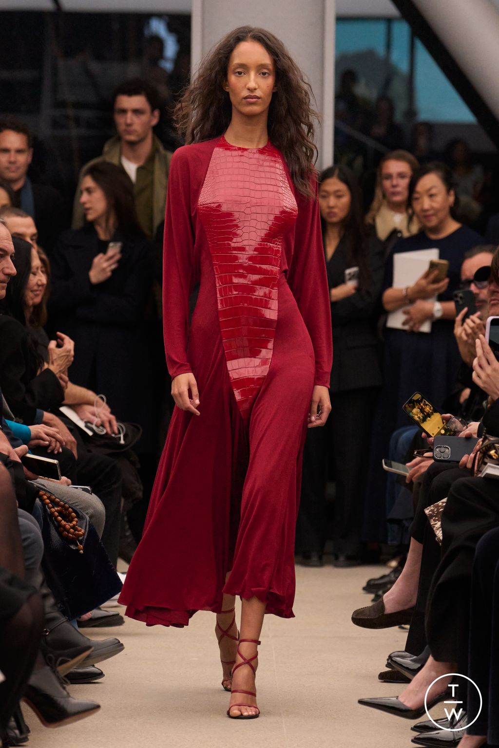 Fashion Week Paris Fall/Winter 2026 look 35 de la collection Alaïa womenswear