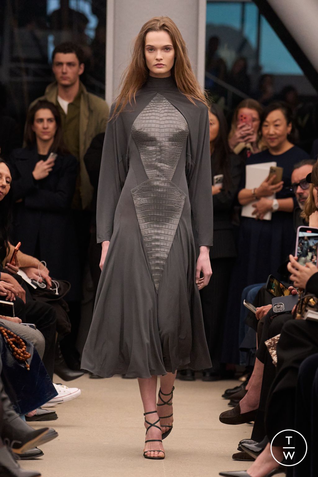 Fashion Week Paris Fall/Winter 2026 look 36 from the Alaïa collection womenswear
