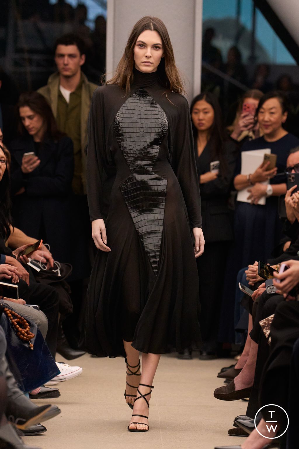 Fashion Week Paris Fall/Winter 2026 look 37 from the Alaïa collection womenswear