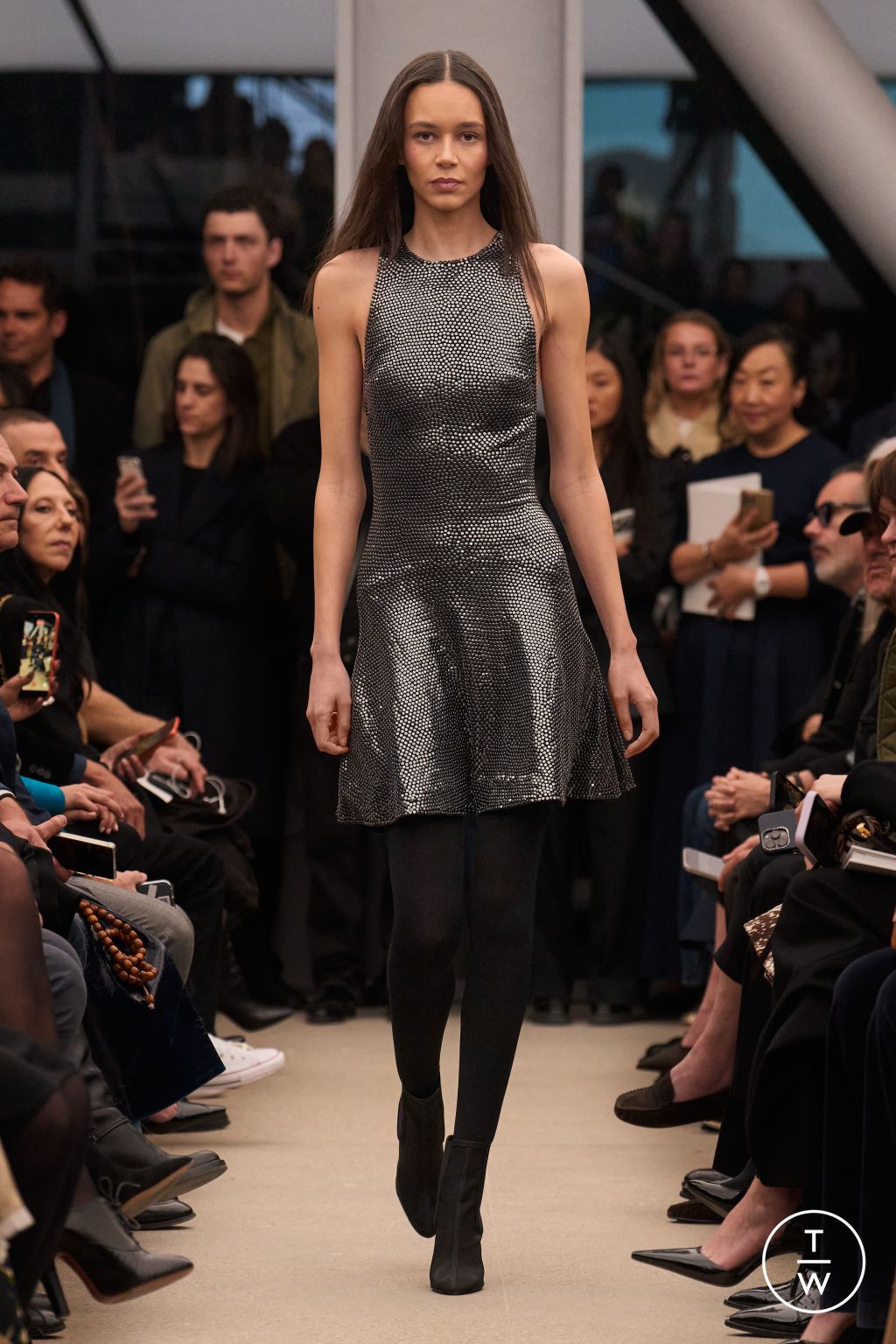 Fashion Week Paris Fall/Winter 2026 look 39 from the Alaïa collection womenswear