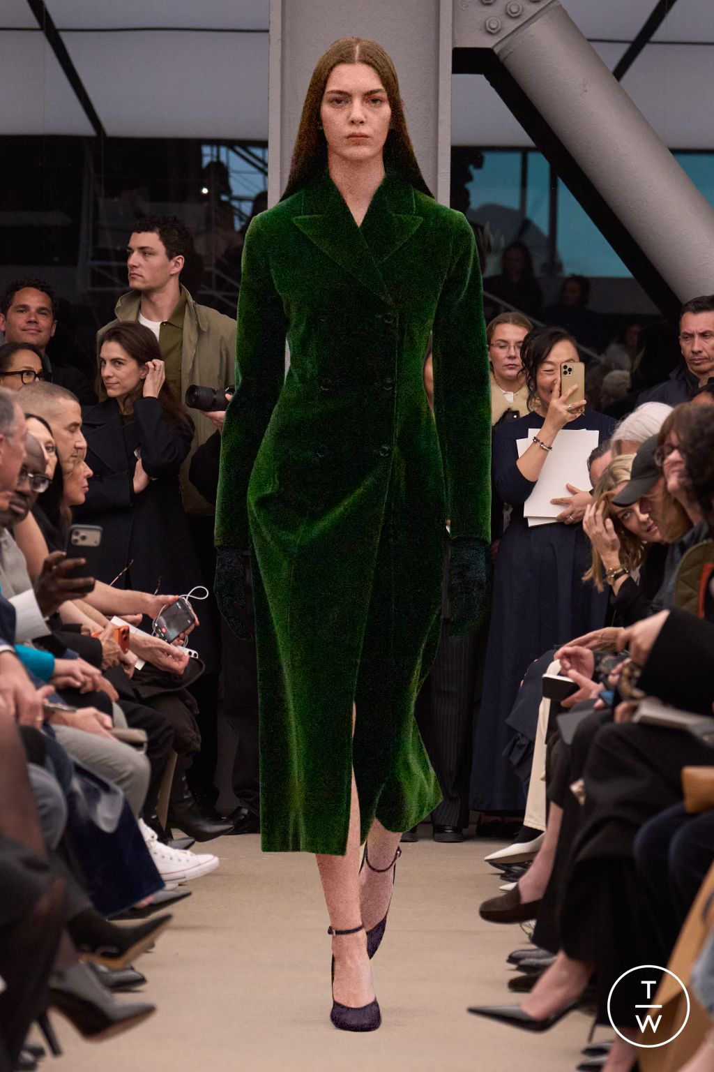 Fashion Week Paris Fall/Winter 2026 look 6 from the Alaïa collection womenswear