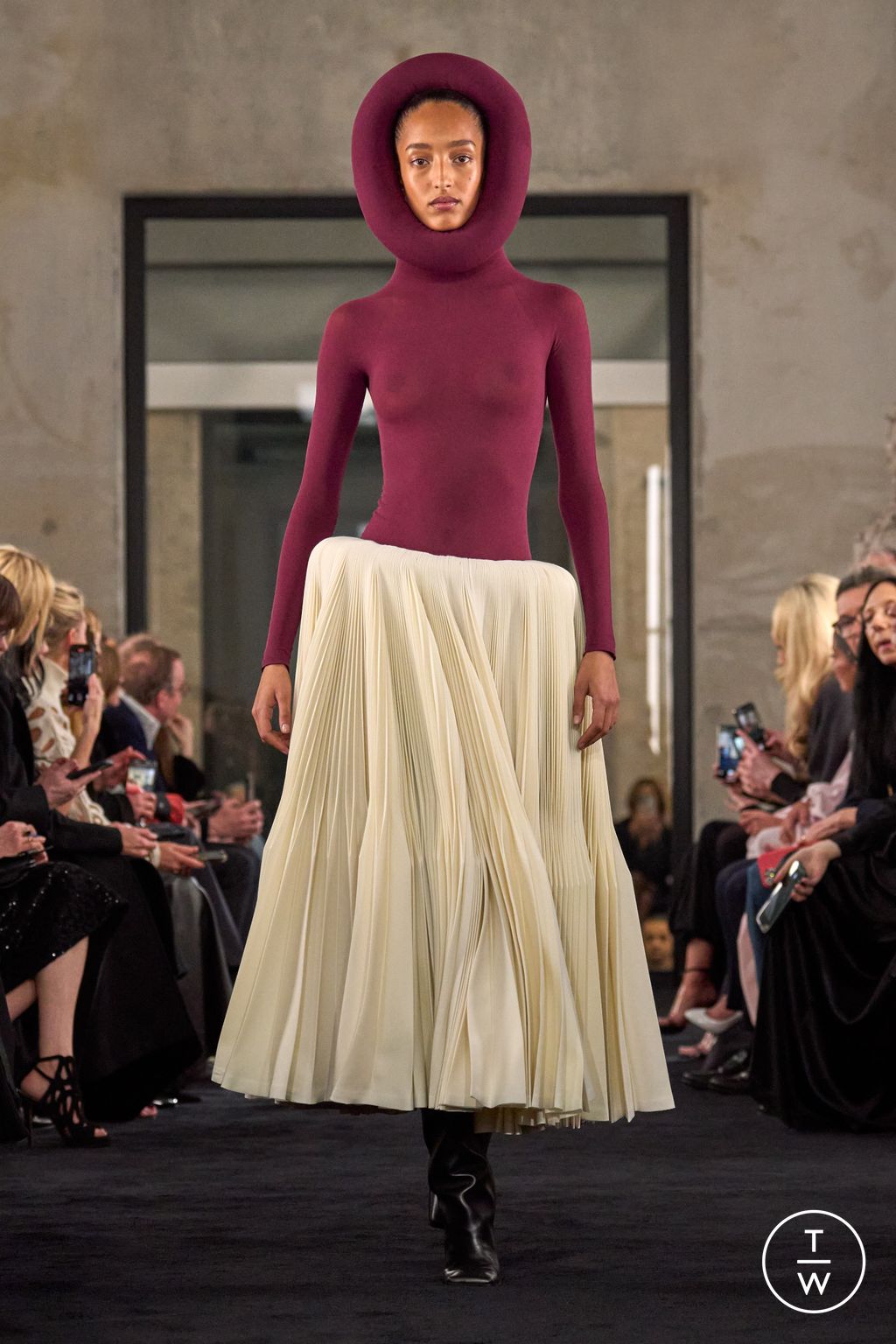 Fashion Week Paris Fall/Winter 2025 look 3 from the Alaïa collection womenswear