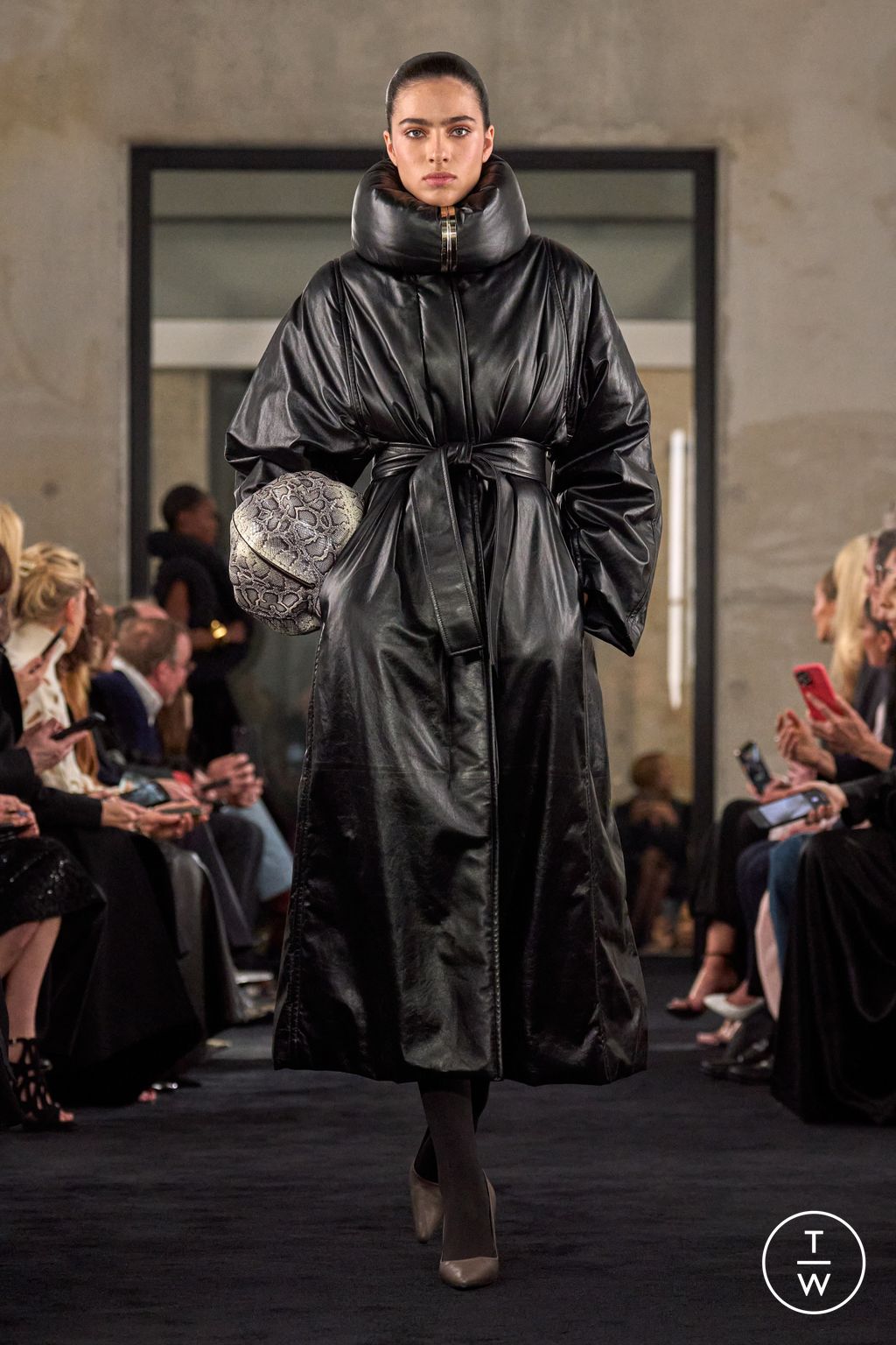 Fashion Week Paris Fall/Winter 2025 look 6 from the Alaïa collection womenswear