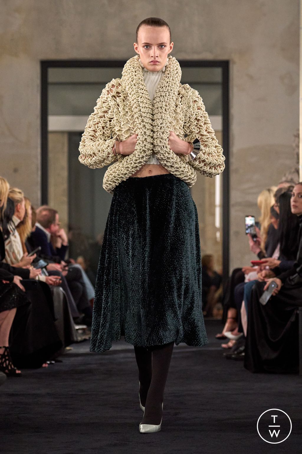 Fashion Week Paris Fall/Winter 2025 look 10 from the Alaïa collection womenswear