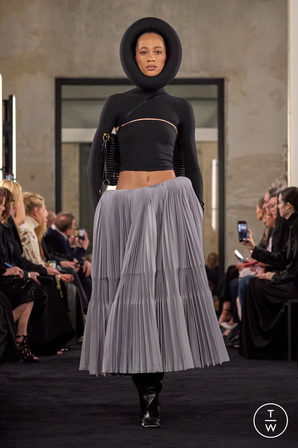 Fashion Week Paris Fall/Winter 2025 look 13 de la collection Alaïa womenswear