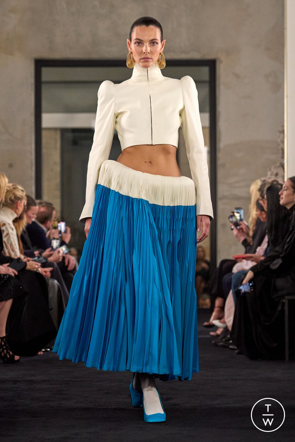 Fashion Week Paris Fall/Winter 2025 look 19 from the Alaïa collection womenswear