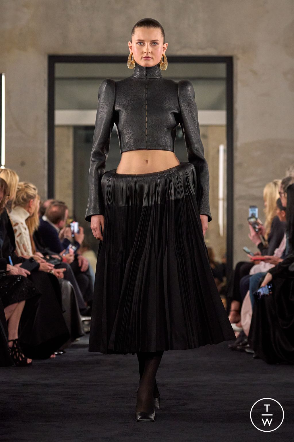 Fashion Week Paris Fall/Winter 2025 look 20 from the Alaïa collection womenswear