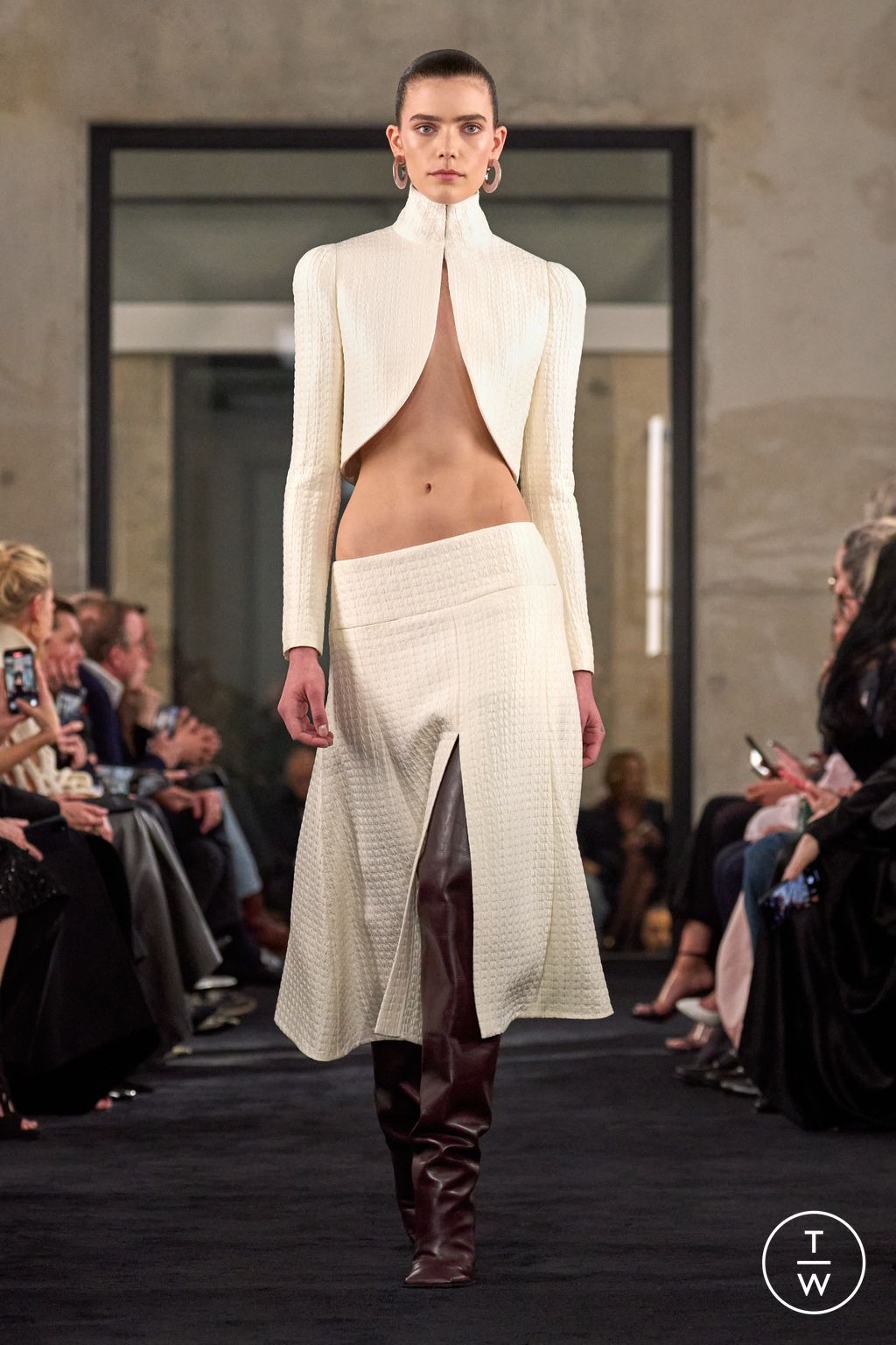 Fashion Week Paris Fall/Winter 2025 look 27 de la collection Alaïa womenswear