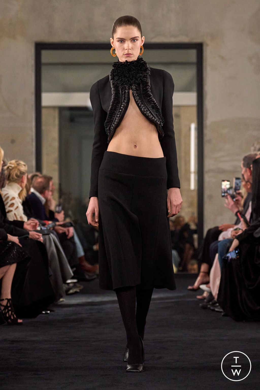 Fashion Week Paris Fall/Winter 2025 look 28 from the Alaïa collection womenswear
