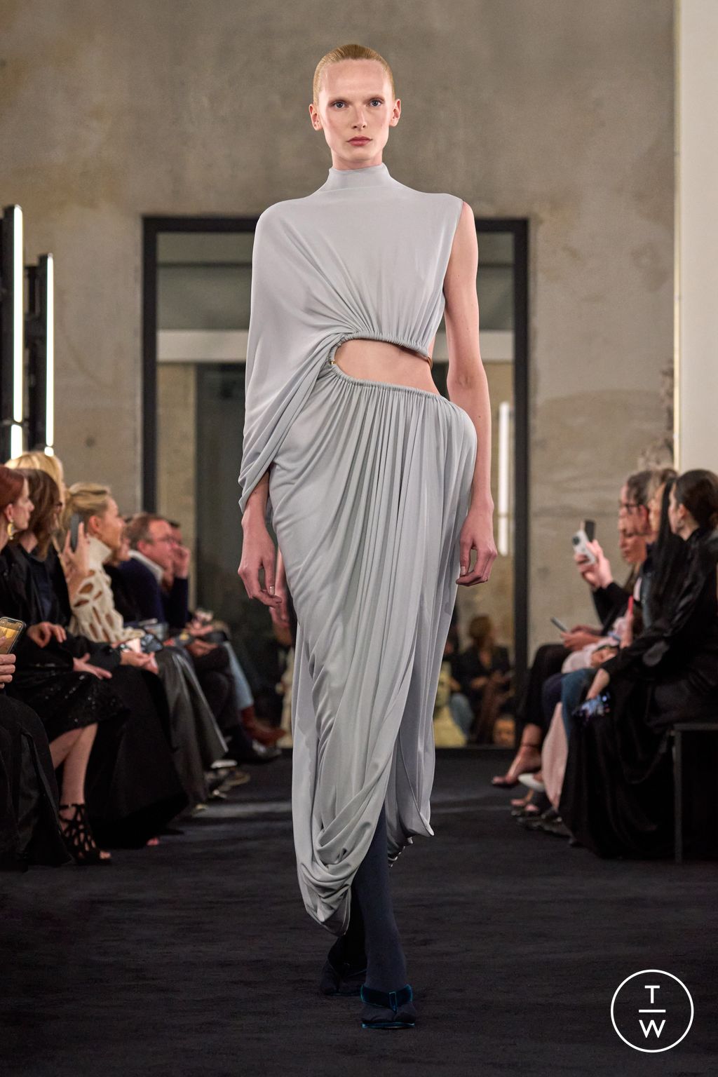 Fashion Week Paris Fall/Winter 2025 look 30 from the Alaïa collection womenswear