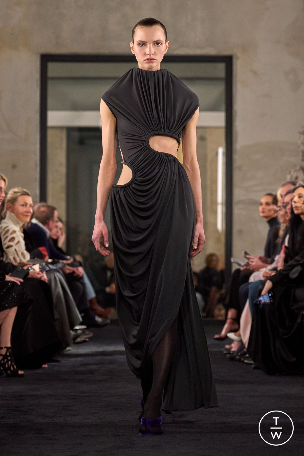 Fashion Week Paris Fall/Winter 2025 look 31 from the Alaïa collection womenswear
