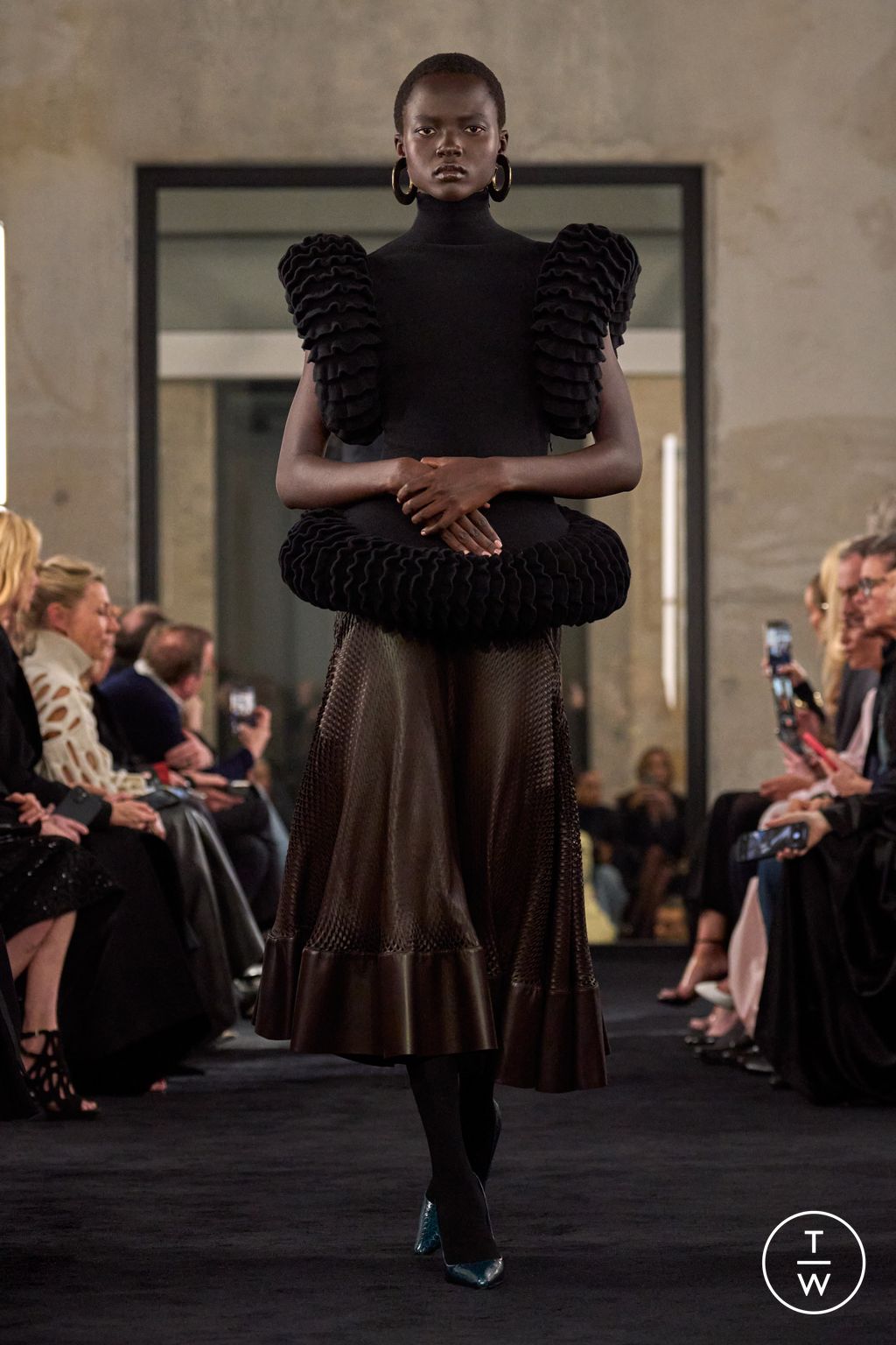 Fashion Week Paris Fall/Winter 2025 look 33 from the Alaïa collection womenswear