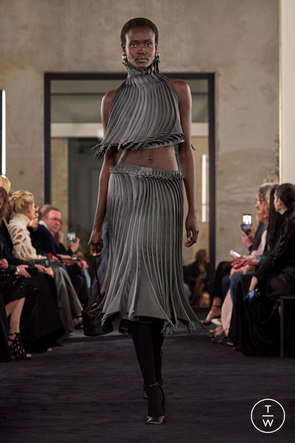 Fashion Week Paris Fall/Winter 2025 look 41 from the Alaïa collection womenswear