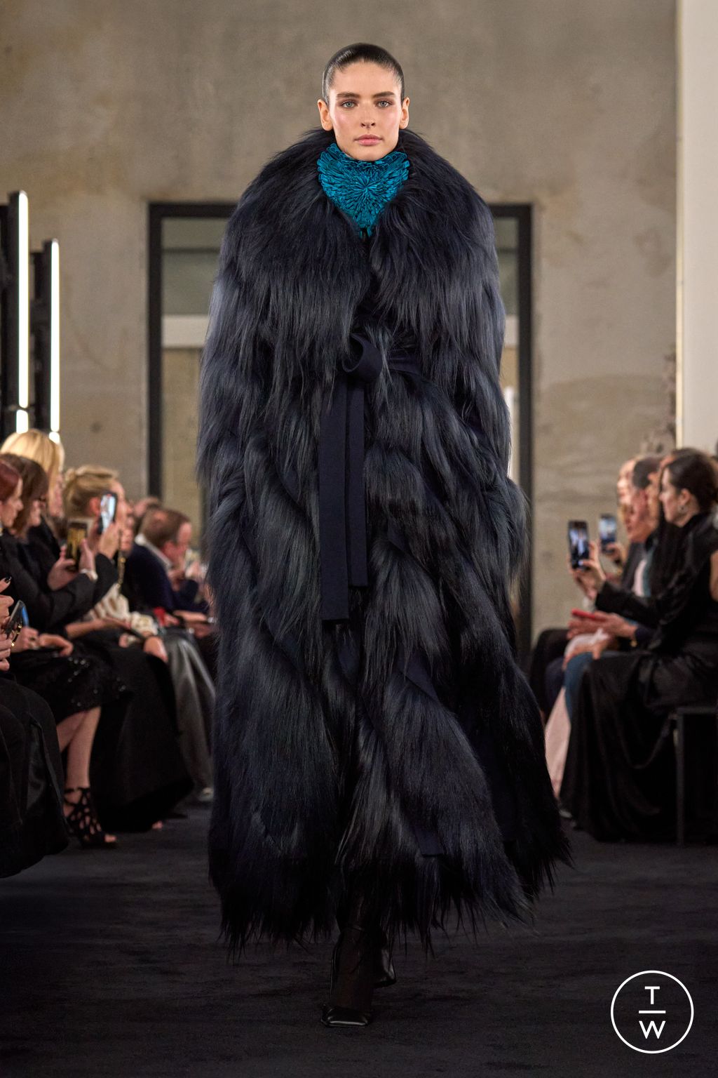 Fashion Week Paris Fall/Winter 2025 look 42 from the Alaïa collection womenswear