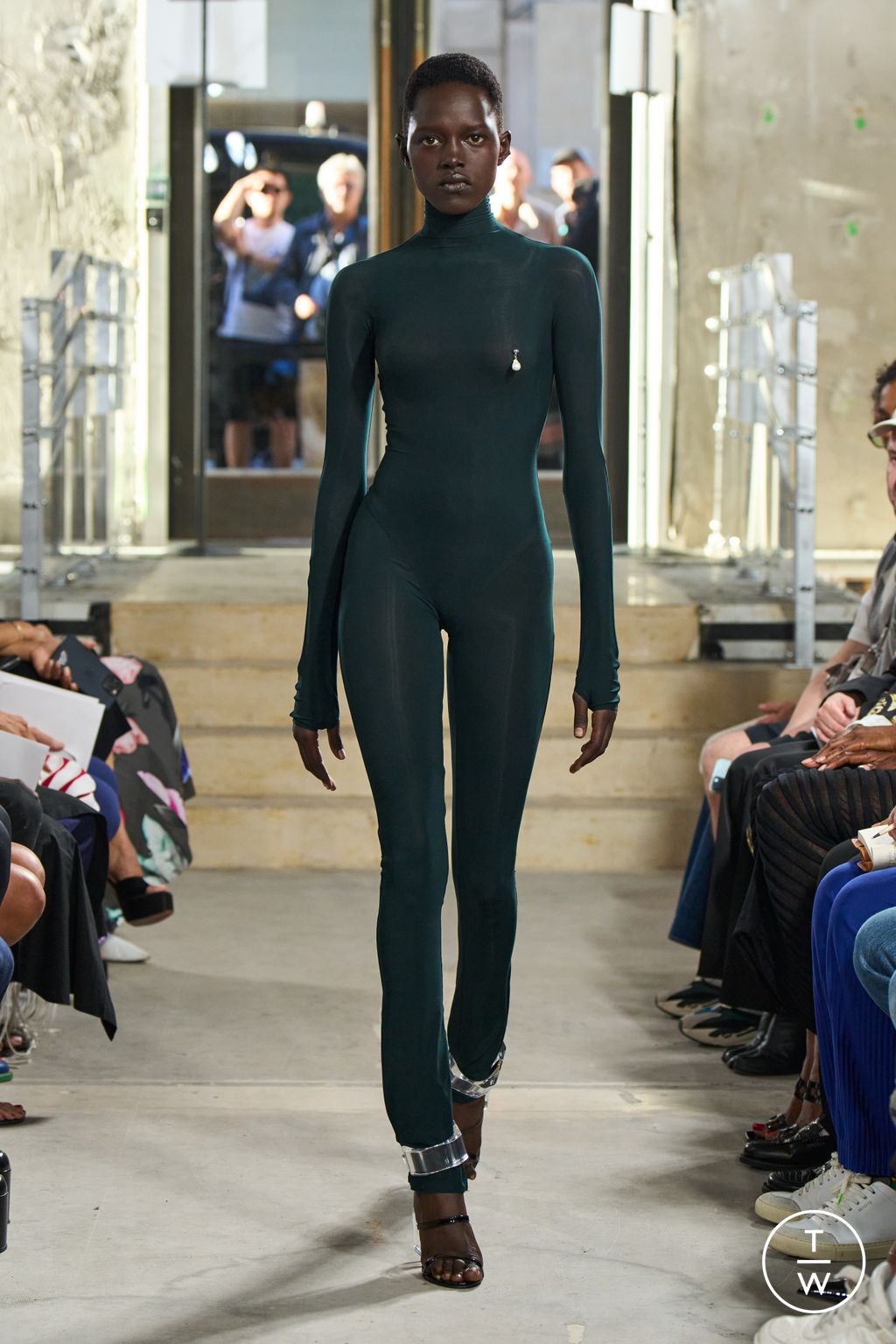 Fashion Week Paris Spring/Summer 2023 look 1 de la collection Alaïa womenswear