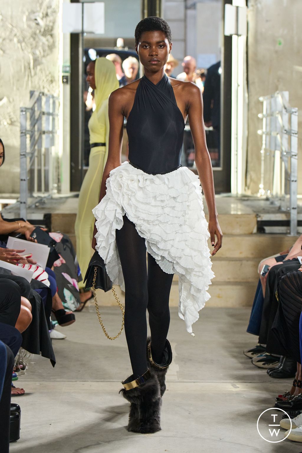 Fashion Week Paris Spring/Summer 2023 look 6 from the Alaïa collection 女装