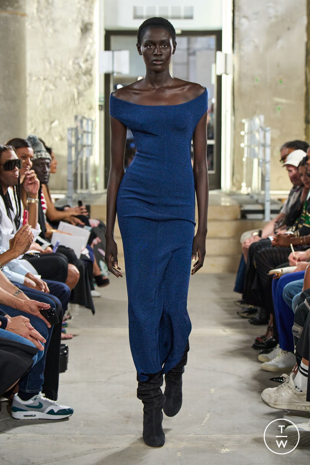 Fashion Week Paris Spring/Summer 2023 look 18 from the Alaïa collection 女装